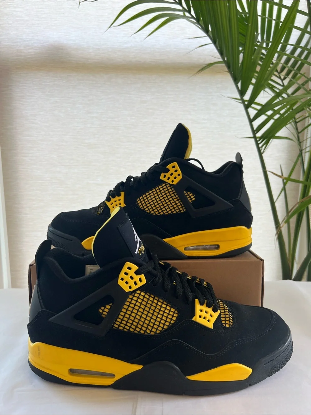 Nike Air Jordan 4 Retro Thunder 2023 Men’s Size 13 Black Yellow Shoes